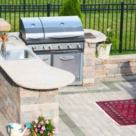 ultimate-gas-grill-buying-guide-freestanding-vs-built-in-grill