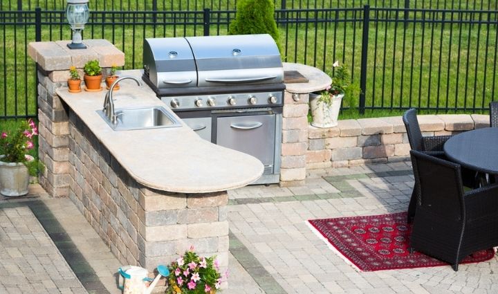 ultimate-gas-grill-buying-guide-freestanding-vs-built-in-grill